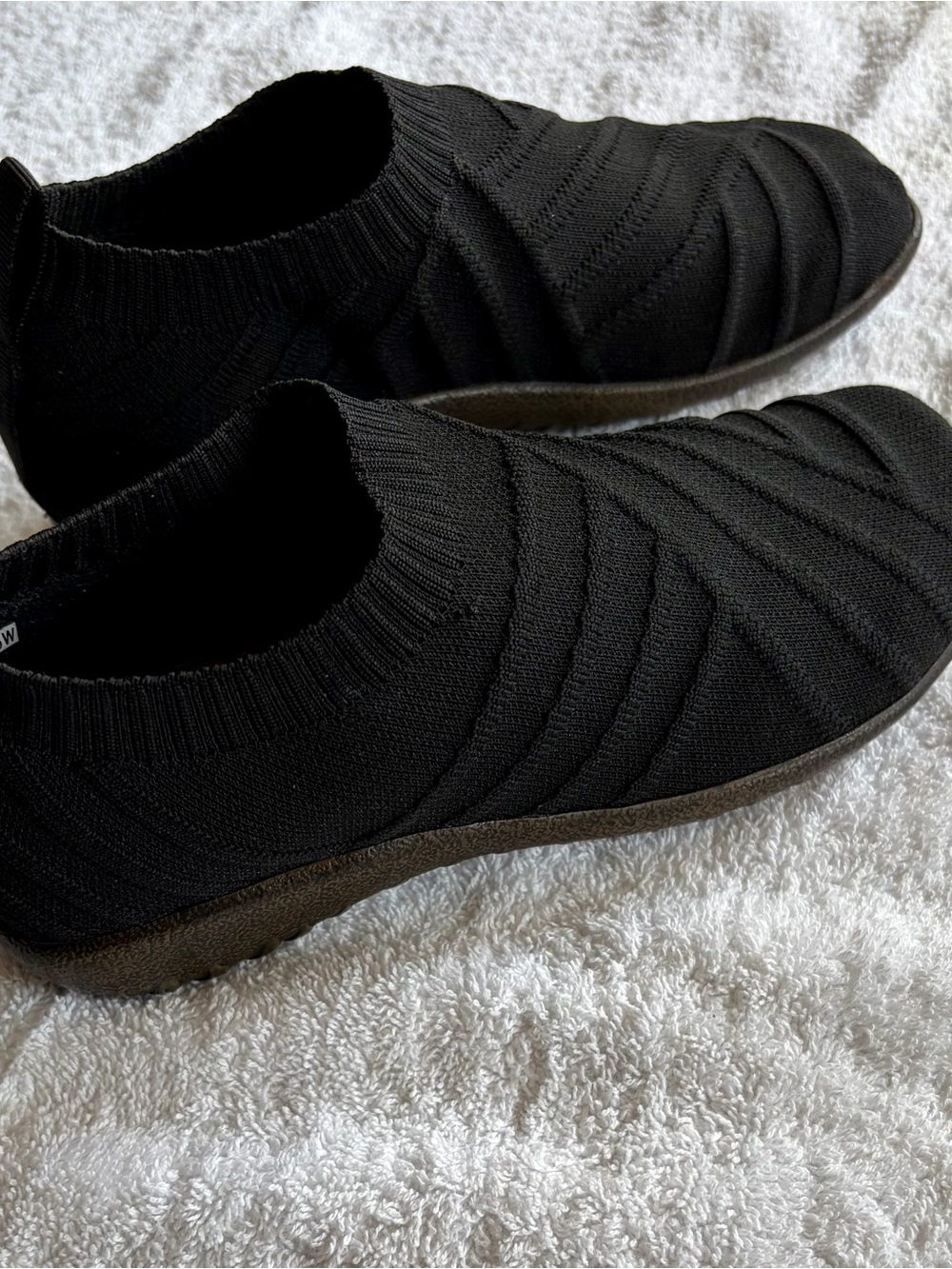 Naot Okahu Black Knit Slip-On Sneaker EU 35 Vegan Comfort Shoe